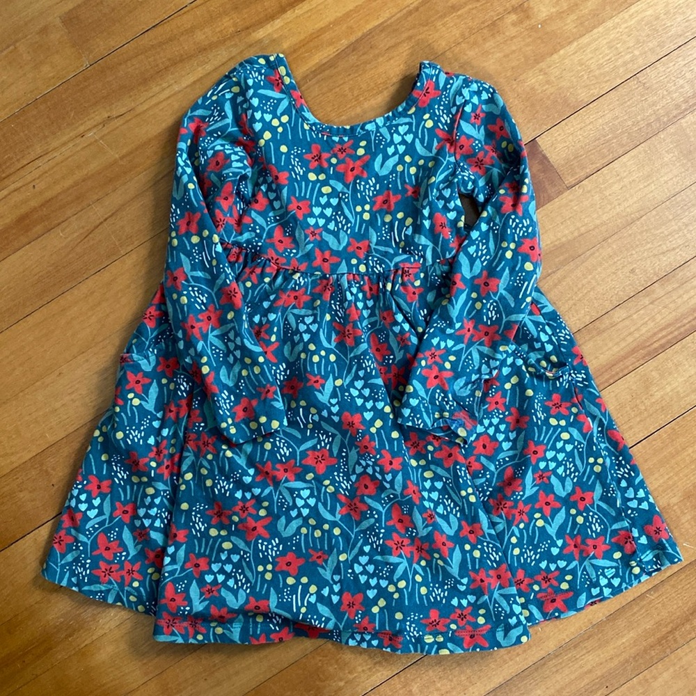 Hanna Andersson pointsetta pattern skater dress, size 100/4t.